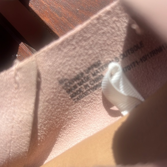 Beautiful pale rose shoes - Picture 2 of 6